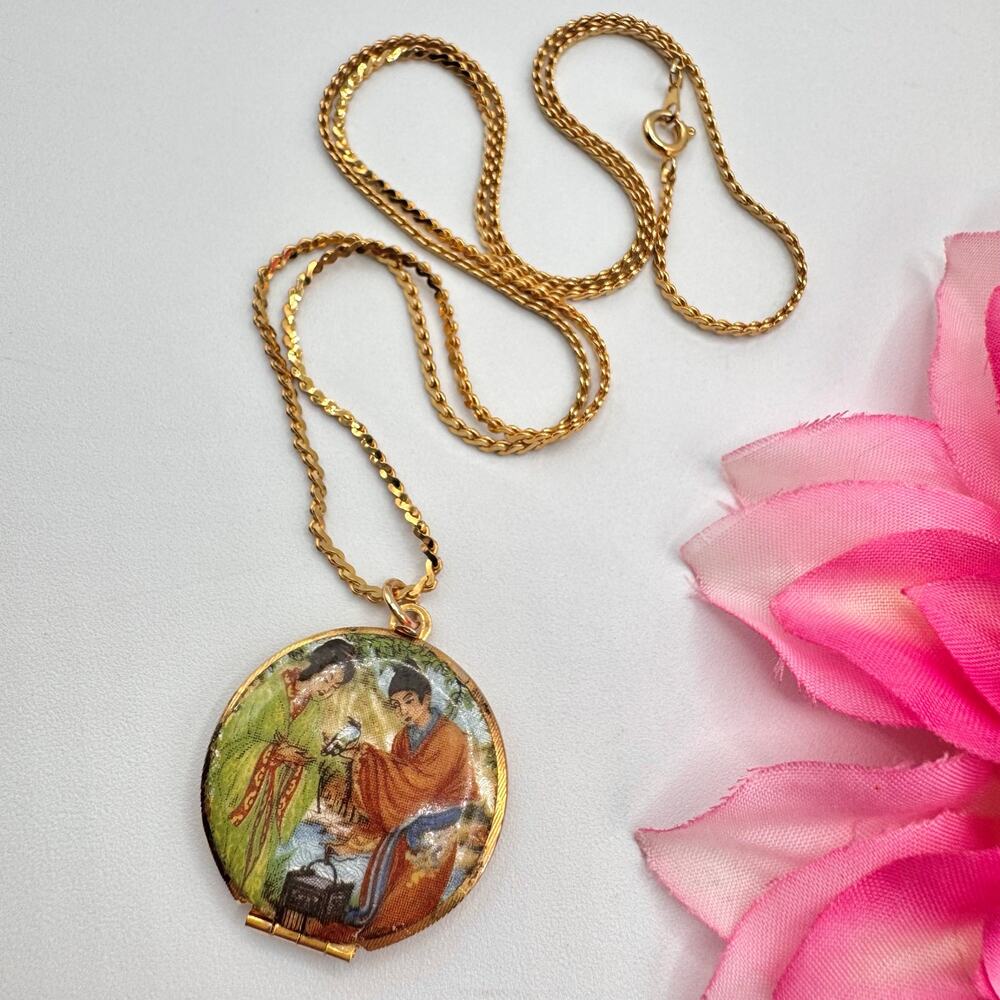Vintage Chinese Courting Couple Locket Pendant Necklace Gold Tone Asian Eastern